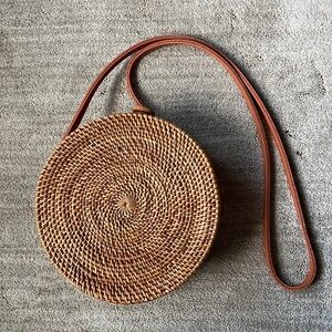 Woven natural wicker rattan bag